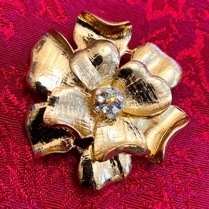 Vintage 90s Shiny Gold & Rhinestoned Flower Broach